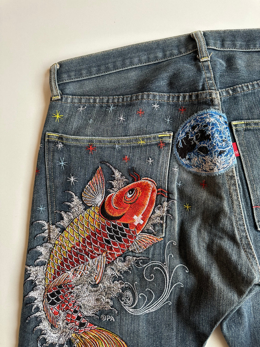 Vintage SUGOI Japan Tattoo Koi Fish Embroidered Jeans