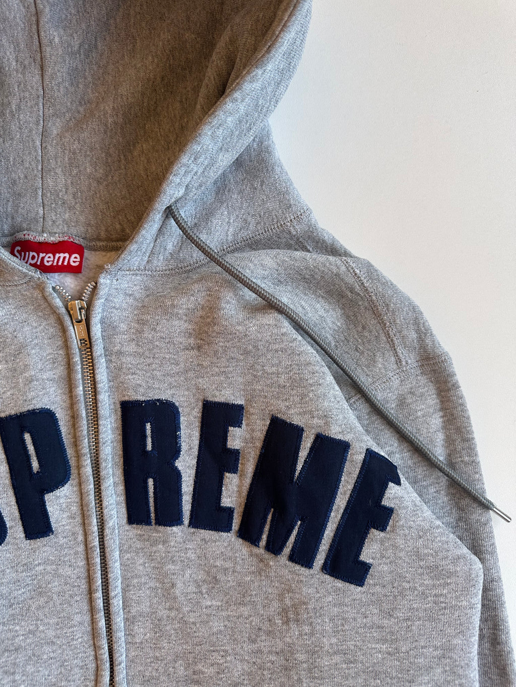 Supreme Arc Logo Zip Up Hoodie Heather Grey – 2001